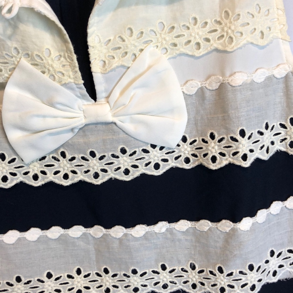 Comme To Sleeveless Lace Embellished Blouse - Picture 3 of 6